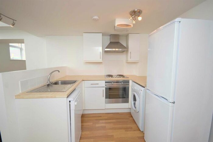 2 Bedroom Flat To Rent In St. Thomas, Swansea SA1