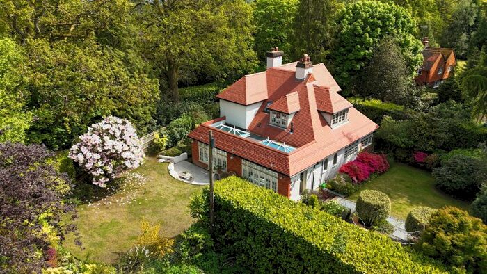 3 Bedroom Detached House For Sale In Three Gates Lane, Haslemere, GU27