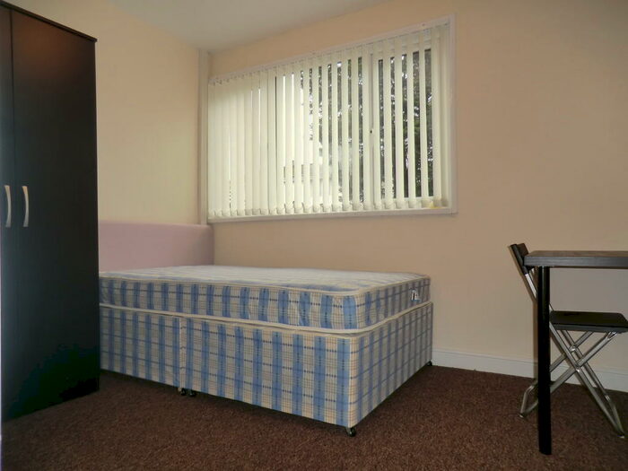 4 Bedroom Semi-Detached House To Rent In Attention Warwick Students-Book Now, CV4