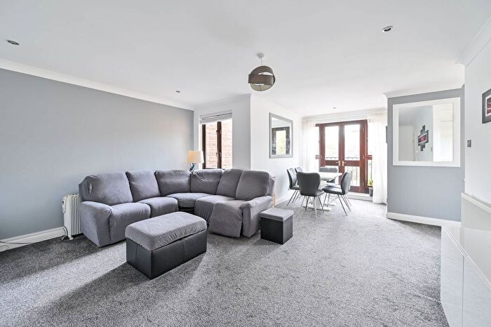 2 Bedroom Flat For Sale In Plough Way, Rotherhithe, London, SE16