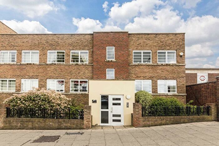 2 Bedroom Flat To Rent In Derwent Yard, Derwent Road, London, W5