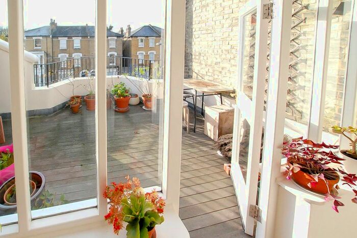 2 Bedroom Flat To Rent In Manor Road, London, N16