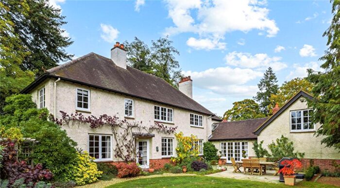 4 Bedroom Detached House For Sale In Middle Avenue, Farnham, Surrey, GU9