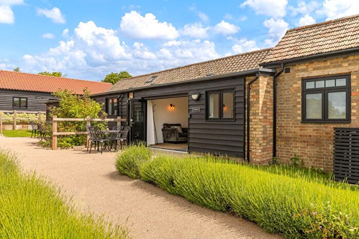 2 Bedroom Country House For Sale In Pringle Way, Little Stukeley, Huntingdon, PE28