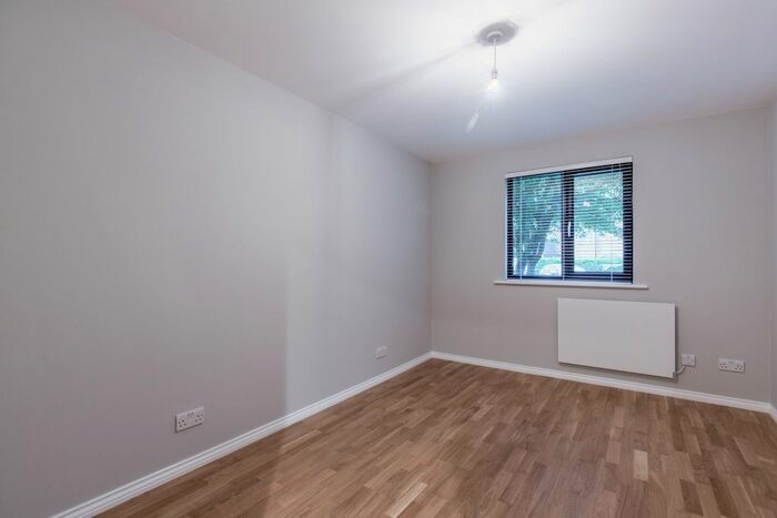 1 Bedroom Flat To Rent In Dunnock Close, London, N9