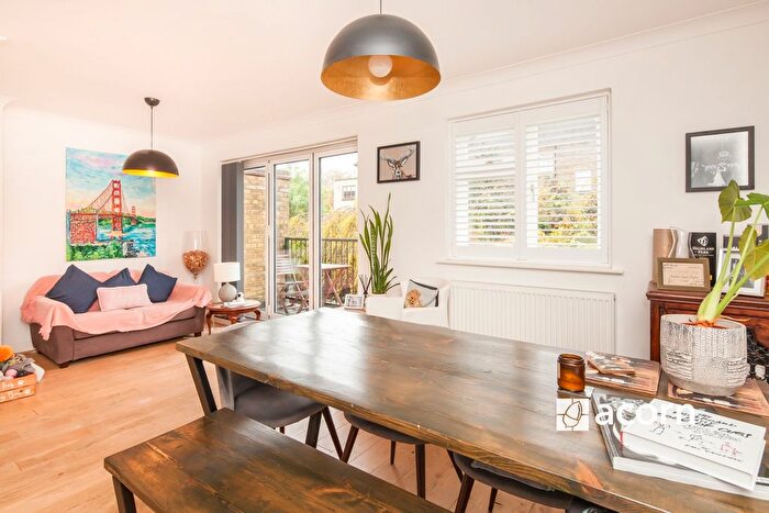 3 Bedroom Terraced House To Rent In Vestry Mews, London, SE5