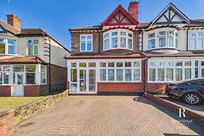 3 Bedroom End Terrace House For Sale In Godalming Avenue, Wallington, SM6