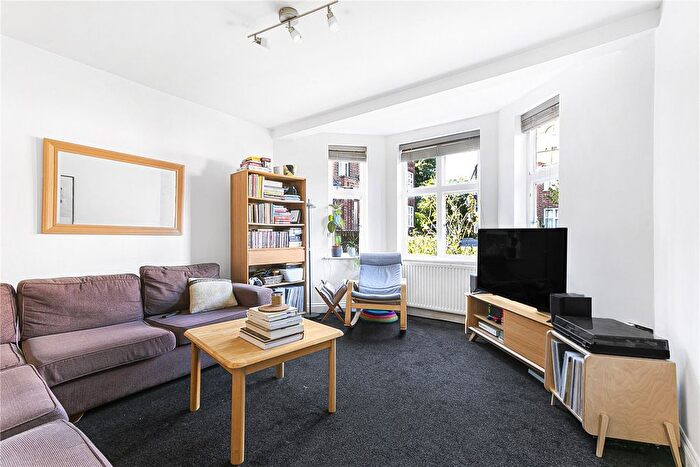 3 Bedroom Flat To Rent In Haslemere Road, London, N8