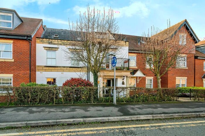 1 Bedroom Apartment For Sale In Jennery Lane, Burnham, Slough, SL1