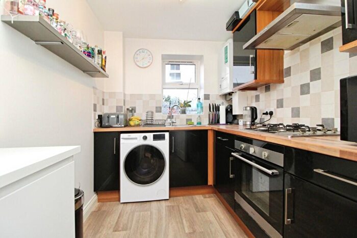 2 Bedroom Flat To Rent In Cambridge Road, Bournemouth, Dorset, BH2