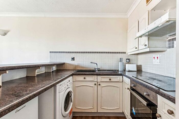 1 Bedroom Flat For Sale In Cotton Avenue, Acton, W3