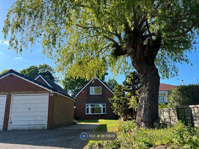 2 Bedroom Detached House To Rent In Batley Field Hill, Batley, WF17