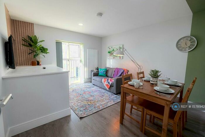 1 Bedroom Flat To Rent In Chalk Farm - Camden, London, NW5