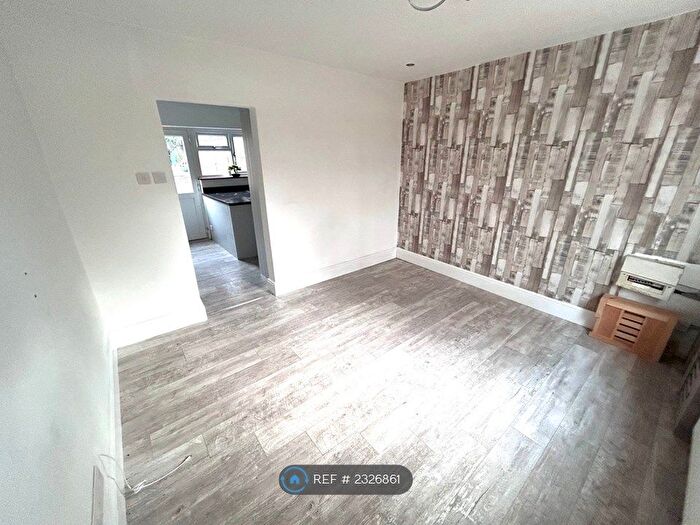 2 Bedroom End Of Terrace House To Rent In Railway Terrace, Kings Langley, WD4