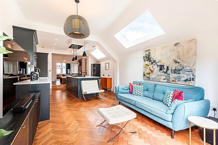 4 Bedroom Town House To Rent In Kinsale Road, London, SE15