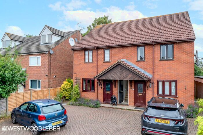 1 Bedroom Maisonette To Rent In Haward Road, Hoddesdon, EN11
