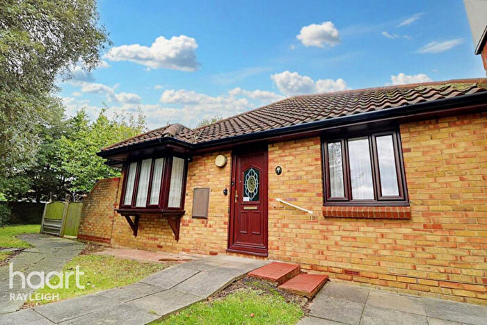 2 Bedroom Bungalow To Rent In Oakwood Grove, Wickford Avenue, Basildon, SS13