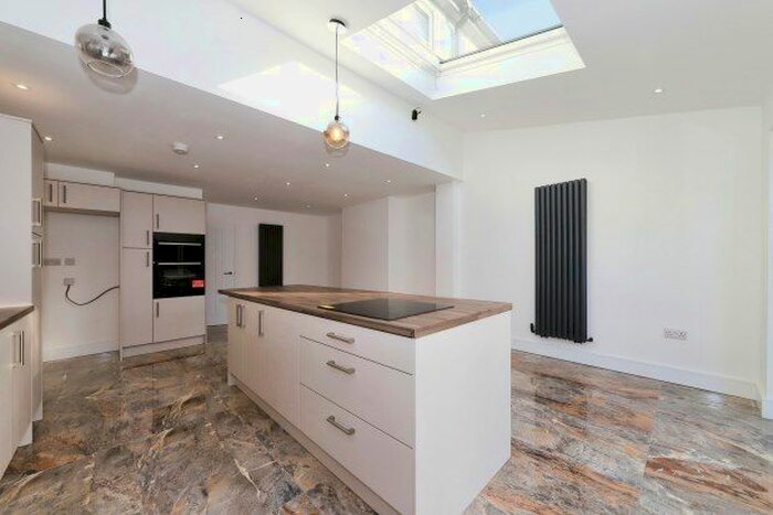 6 Bedroom Semi-Detached House To Rent In Stafford Road, Wolverhampton, WV10