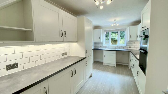 4 Bedroom Detached House To Rent In Goldings Close, Kings Hill, ME19