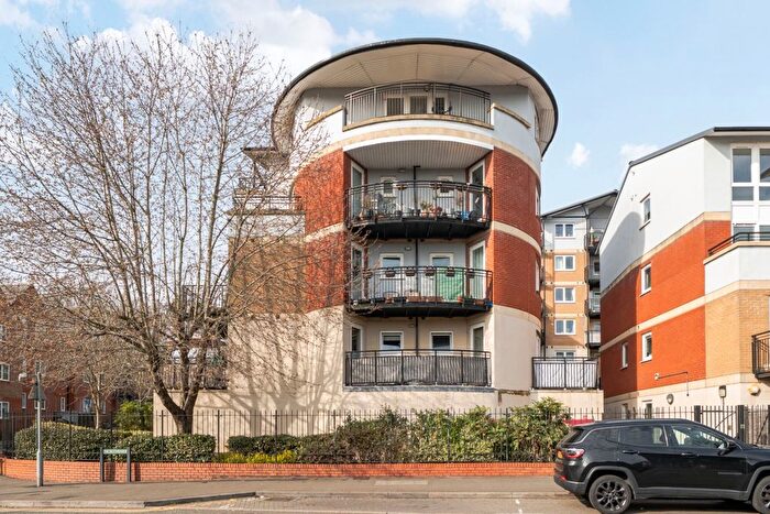 2 Bedroom Flat To Rent In Penn Place, Northway, Rickmansworth, WD3