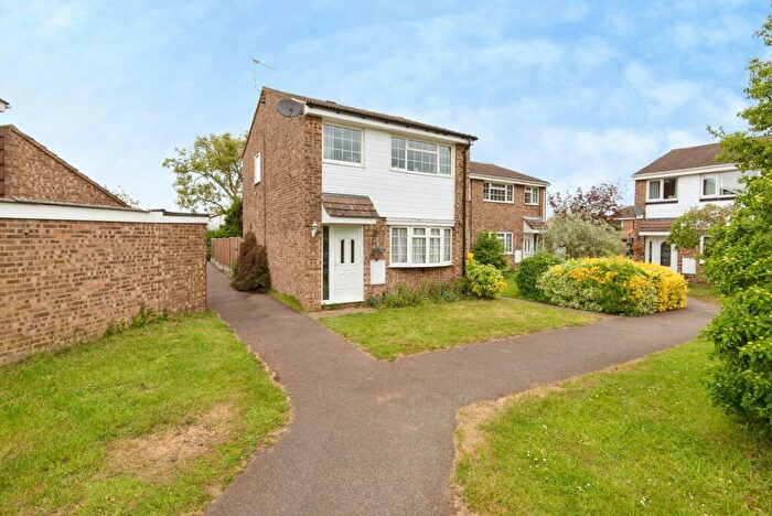 3 Bedroom End Of Terrace House For Sale In Saxon Avenue, Stotfold, Hitchin, Bedfordshire, SG5