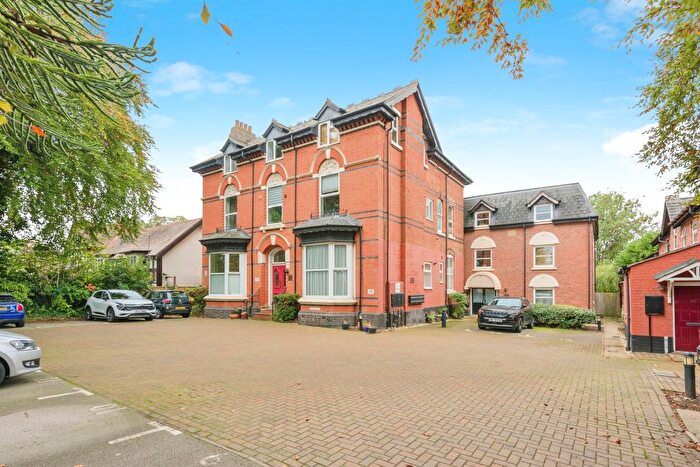 2 Bedroom Flat For Sale In Birmingham Road, Sutton Coldfield, B72