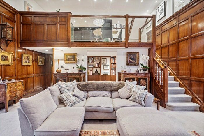 2 Bedroom Flat To Rent In Framewood Road, Stoke Poges, Slough, Buckinghamshire, SL2