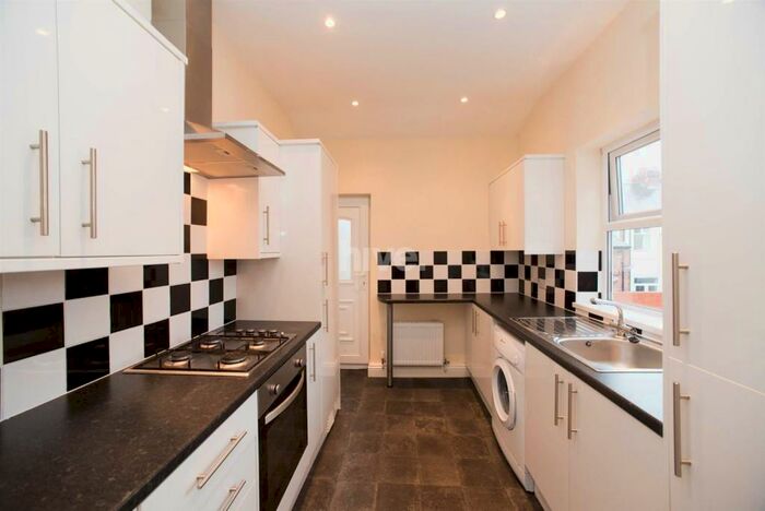 3 Bedroom Flat To Rent In Eighth Avenue, Heaton, Newcastle Upon Tyne, NE6