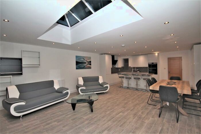 3 Bedroom Flat To Rent In Alexandra Park Road, London, N22