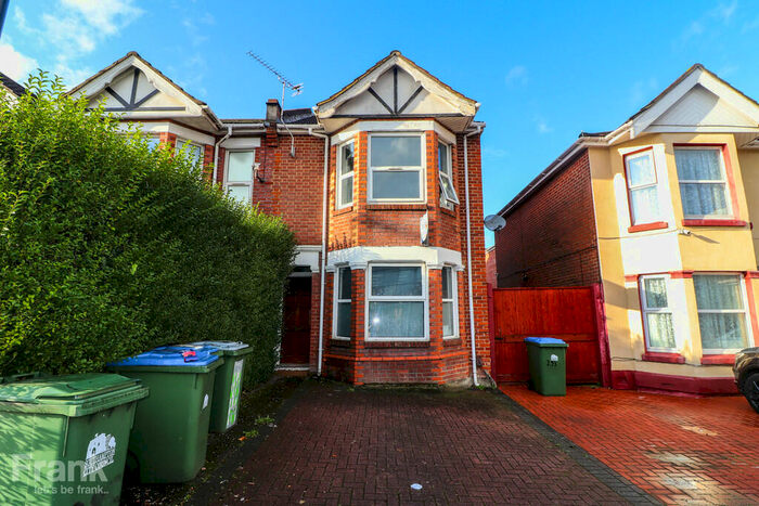 6 Bedroom Semi-Detached House To Rent In Portswood Road, Southampton, SO17