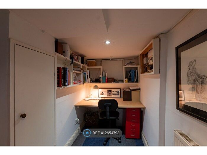 2 Bedroom Flat To Rent In Deronda Road, London, SE24
