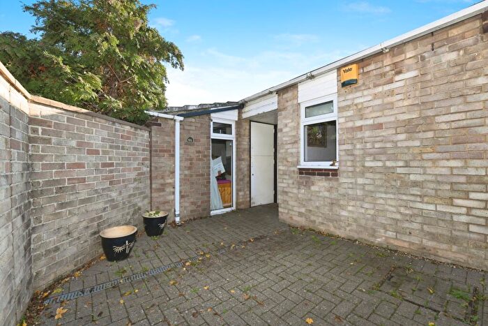 2 Bedroom Bungalow For Sale In Winifred Road, Basildon, SS13