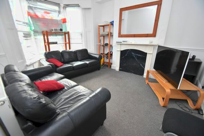 5 Bedroom Property To Rent In Richard Street, Cathays, Cardiff, CF24