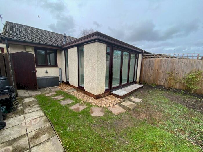 2 Bedroom Bungalow To Rent In Highland Gardens, Neath, SA10