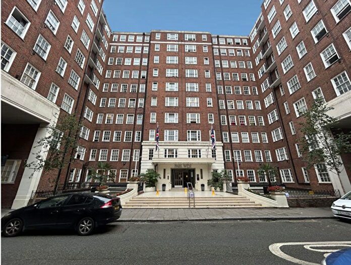 1 Bedroom Flat For Sale In Flat A Park West, Edgware Road, Marble Arch, London, W2
