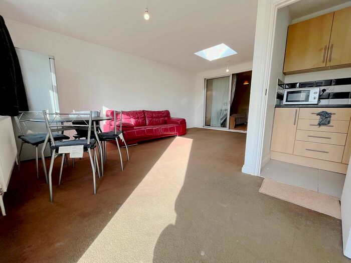 1 Bedroom Flat To Rent In Summerhouse Avenue, Hounslow, TW5