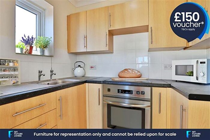 1 Bedroom Flat To Rent In Barton Lodge, Poole, BH12