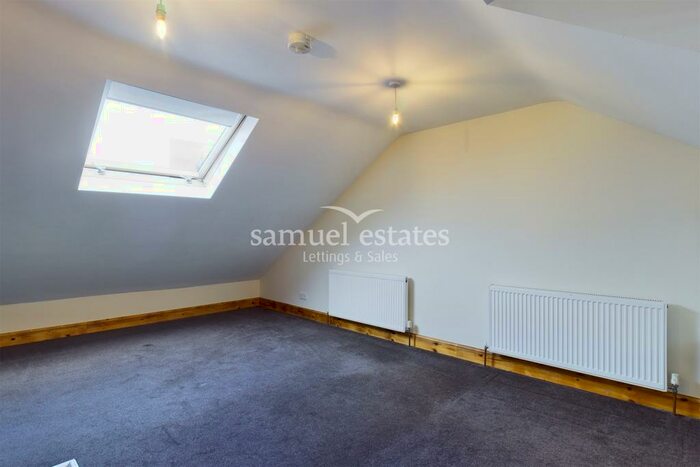 Flat To Rent In Hastings Place, Croydon, CR0