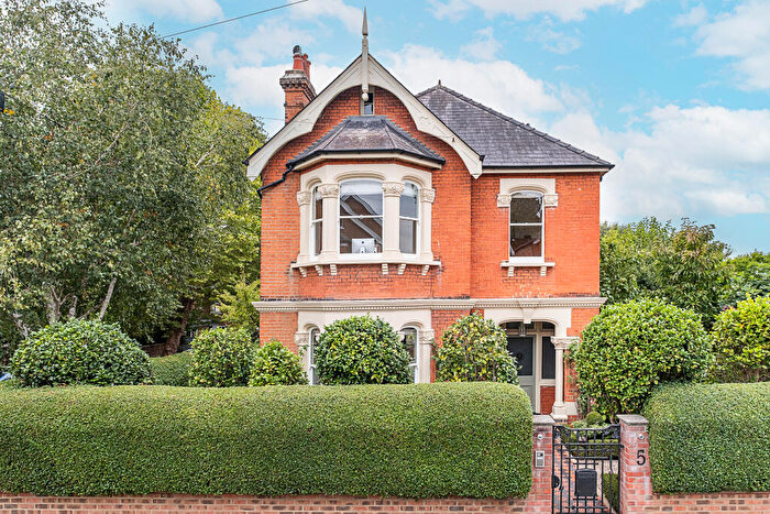 4 Bedroom Detached House For Sale In Upper Park Road, Kingston Upon Thames, KT2