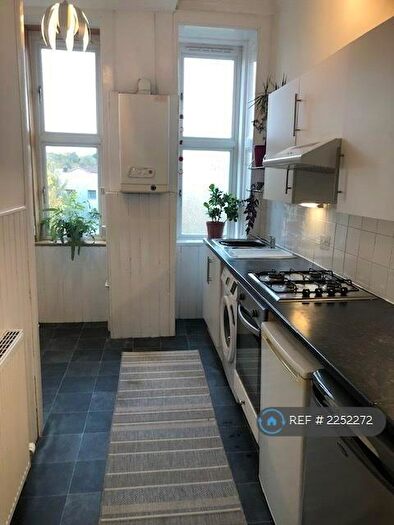 2 Bedroom Flat To Rent In Broomlands Street, Paisley, PA1