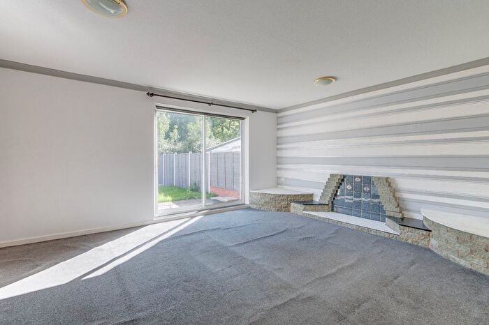 3 Bedroom Terraced House For Sale In Loxley Close, Church Hill South, Redditch, B98