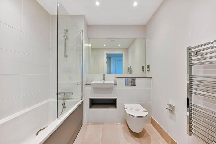 3 Bedroom Flat To Rent In Lofting House, Maidenhead, SL6