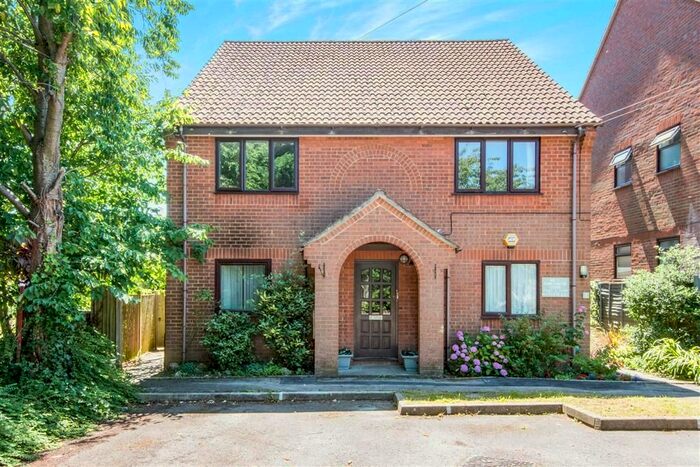 1 Bedroom Flat To Rent In Haweswater Close, Southampton, SO16