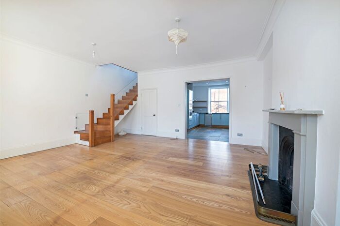 3 Bedroom Maisonette To Rent In Cathcart Road, London, SW10