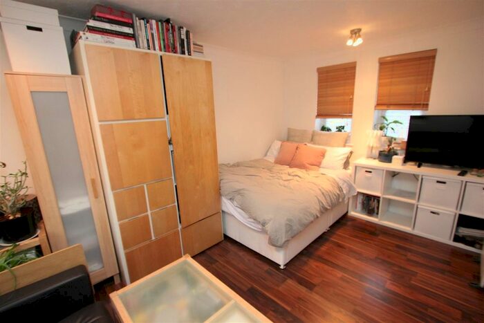 Studio To Rent In Spirit Quay, London, E1W