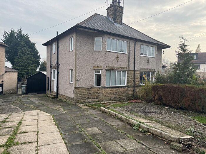 2 Bedroom Semi Detached House To Rent In Hedge Way, Bradford, West Yorkshire, BD8