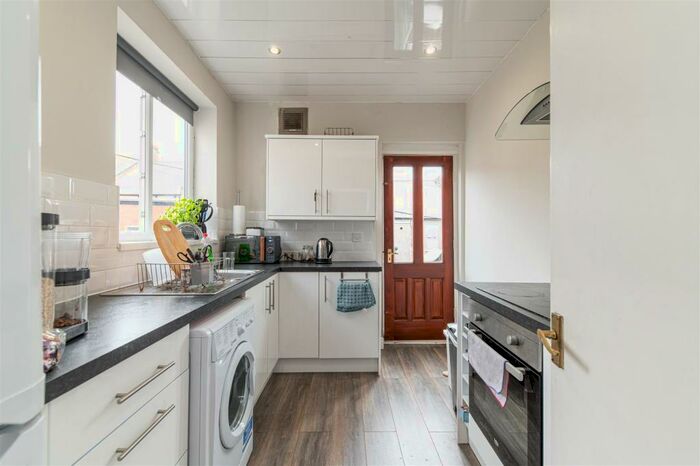 2 Bedroom Flat To Rent In Warwick Street, Heaton, Newcastle Upon Tyne, NE6