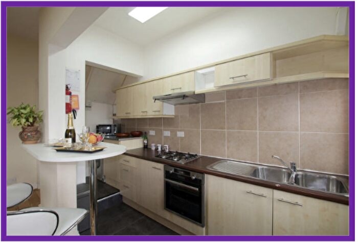 5 Bedroom Property To Rent In Double Bed - Bath - X Parking - Luxury Hmo - X Student Only House, M13