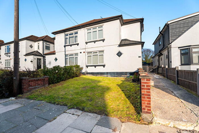 2 Bedroom Maisonette For Sale In Maywin Drive, Hornchurch, RM11