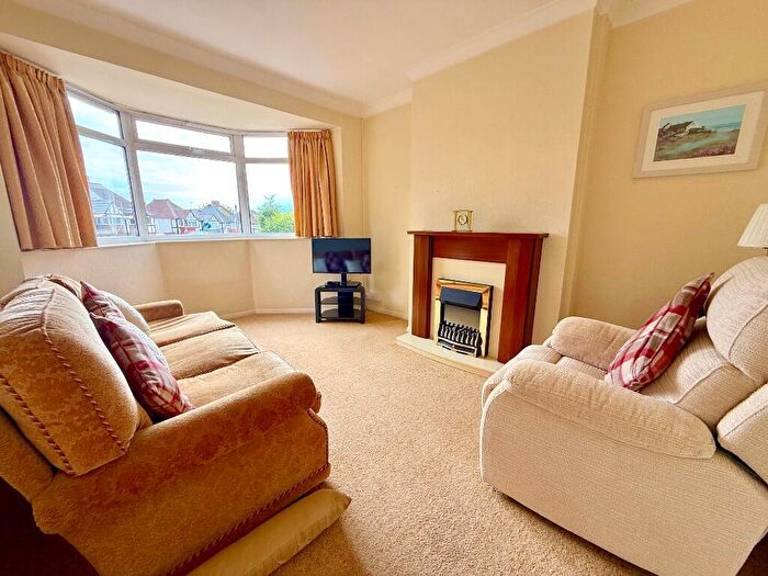 3 Bedroom Semi-Detached House For Sale In Uplands Road, Oadby, Leicester, Leicestershire, LE2